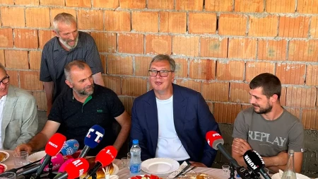 Srpski domaćin oduševio Vučića: "Četiri kuće, nema kapije, ništa dužni nismo"