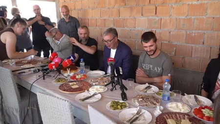 Gizdava, Šarulja, Šarenka i Jagoda: Predsednik Vučić se prisetio kako je čuvao krave kao dete u Čipuljiću
