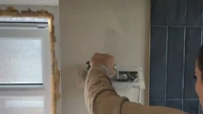 Sama je preuredila kupatilo mikrocementom, bez razbijanja pločica i majstora: Pogledajte kako