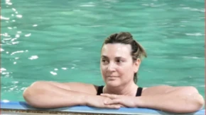 Milica Milša u 58. godini pozira u kupaćem i bez šminke: Prizor koji se retko viđa (FOTO)