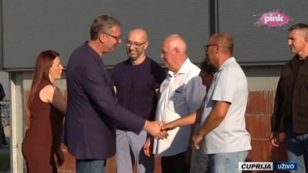 Vučić sa narodom u Paraćinu: Predsednik obilazi kompaniju "NIP Spasić" (FOTO/VIDEO)