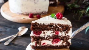 Posna švarcvald torta sa višnjama: Poslastica za sva vremena