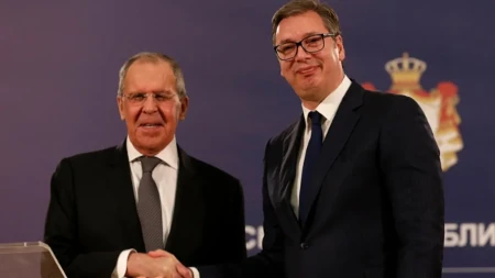 Lavrov: Vučić iskusan političar, EU ga ucenjuje, ali on hrabro trpi pritisak