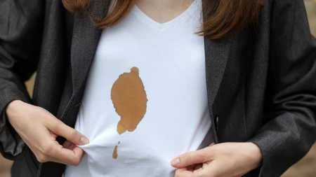 Prosuli ste kafu s mlekom po odeći ili sofi? Ovih 6 trikova skida fleku bez traga, za par minuta