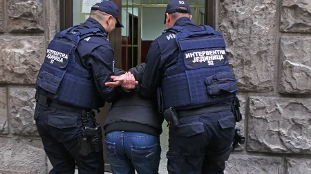Čupao žene, pljačkao i napadao elektrošokerom: Detalji hapšenja serijskog razbojnika sa Novog Beograda 