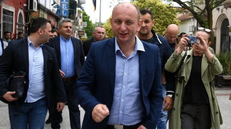 Jezive pretnje upućene Milanu Kneževiću: Mučio bih te, proklinjao bi dan kad si se rodio 