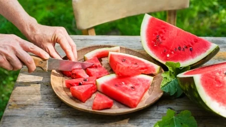 Jedite lubenicu dok je ima: Hidrira kožu, jača srce i pravi vatromet u krevetu
