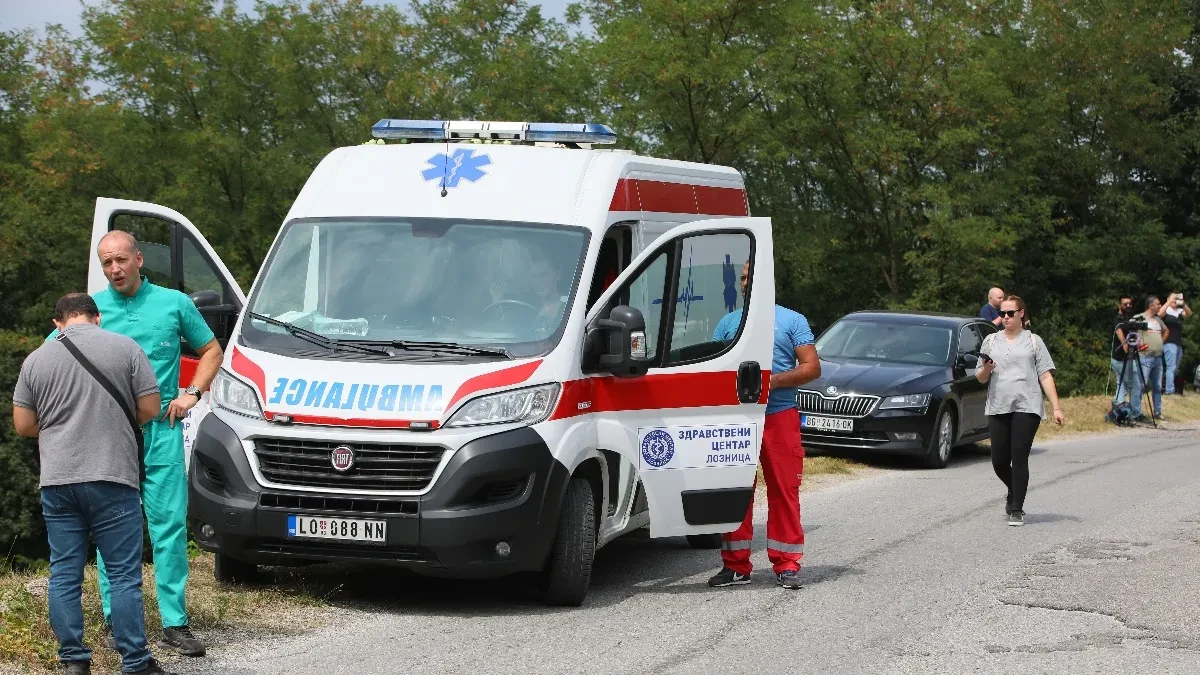 BMW motorom se zakucao u auto od pozadi: Mladić (23) teško povređen u nesreći kod Bariča