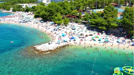 "More smrdi na kanalizaciju, tuš naplaćuju pola evra" Besni turisti raskrinkali pakao na hrvatskom primorju!