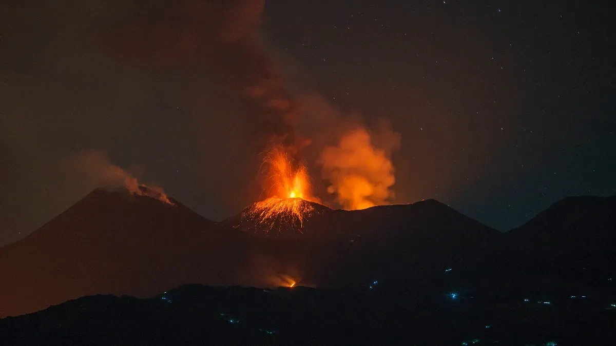 Pojavio se novi otvor na Etni iz kog kulja lava! Otkazuju se dolazni letovi za Siciliju!