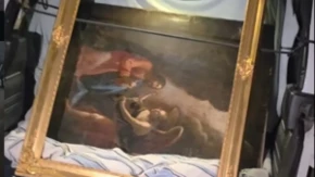 Kupio staru sliku preko interneta, pa uočio čudne detalje: Ono što je otkrio ga je prenerazilo, a onda je usledio još veći šok