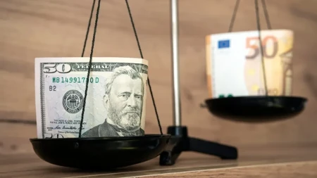 Evro snažno skočio - dostigao najviši nivo prema dolaru u poslednja dva meseca