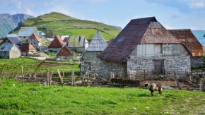 Najizolovanije selo u Bosni krije prizor koji turisti ne zaboravljaju - pite, kajmak i kafa iz džezve