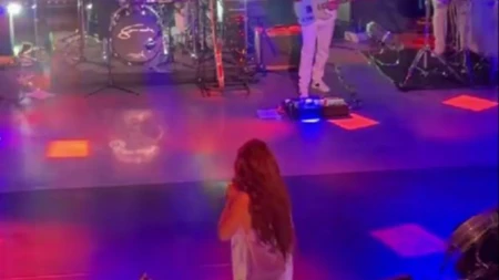 Naša pevačica napadnuta u klubu u Hrvatskoj! Hitno prekinula nastup: "Ko je to uradio?!" (VIDEO)
