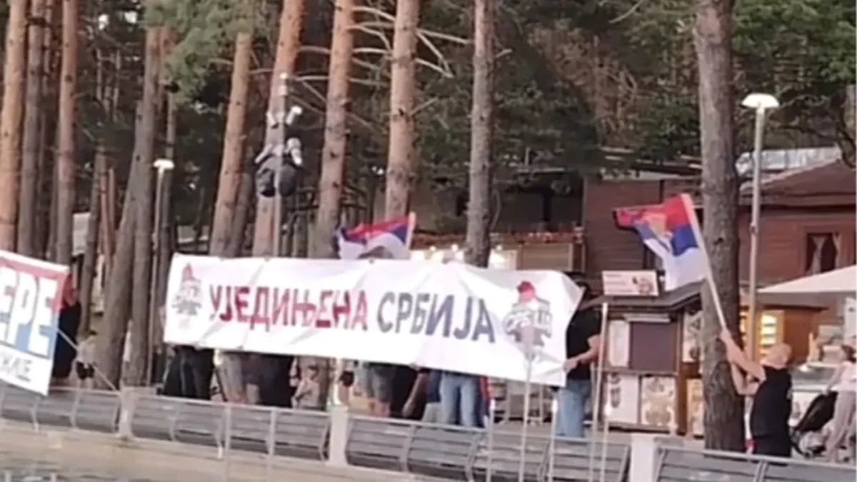 Srbija je pobedila! Centar Zlatibora u bojama trobojke, poslata snažna poruka jedinstva i boljeg sutra (VIDEO)