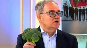 Brokolijem na Vučića! Lutovac nadmašio samog sebe