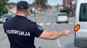 Kamion ostao zaglavljen u uskoj ulici: Detalji nesvakidašnje saobraćajke u Kragujevcu