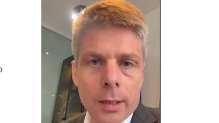 „Ja se prezivam Gujon, ali mene je sramota!“ Arno pročitao objave onih koji ga napadaju, pa usledila brutalna poruka