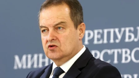 Politički majstori sedenja na dve stolice ponovo vešto kalkulišu!