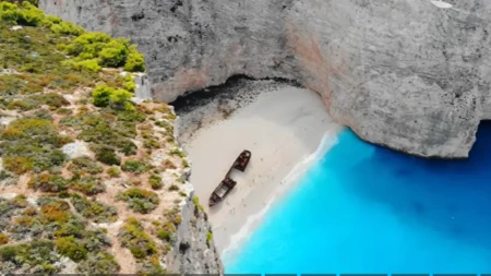 Turistički brod se zakucao u betonske stubove! Drama u omiljenom letovalištu Srba, ima povređenih