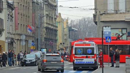 Satara ostala na asfaltu, ranjeni odbio Hitnu pomoć: Obračun mladića usred Beograda