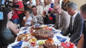 Vučić obišao domaćinstvo Veljić u Blacu: "Doneo sam nešto za decu i došli smo da pomognemo"