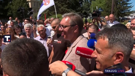 Vučić u Topličkom okrugu: "Vi obavljate najteži posao, ne bih vam dan bio u koži! I dobićete povećanje veće od ostalih, jer to zaslužujete" (VIDEO)