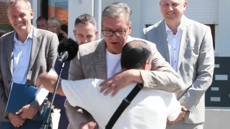 "Nisi ti invalid, ti si šampion" Vučić obećao da će pomoći proslavljenom bokseru Draganu Asanoviću