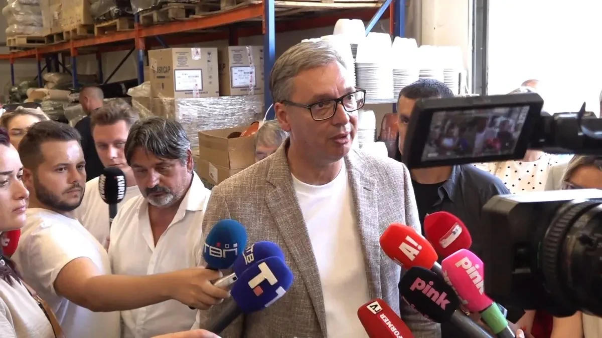 Vučić dočekan aplauzom u Pejkovcu! Građani tražili jedno, predsednik odmah odgovorio