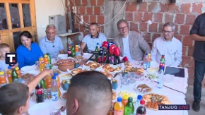 Vučić ušao u dvorište Filipovića, pa ga dočekao prizor koji se danas retko viđa: „Ovde budućnosti ima!“