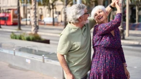 Seniorski plesni par svaki dan pleše na ulicama Rima: Postali su internet senzacija, a svojim vršnjacima poručuju samo jedno