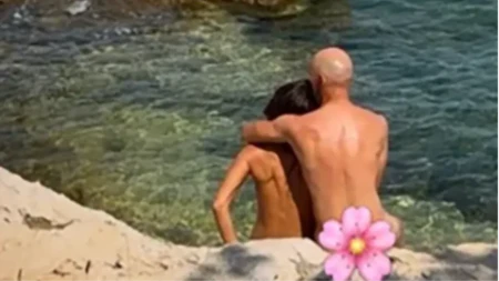 Pevačica objavila fotografije na kojima je skroz naga! Završila dva doktorata, nestala iz javnosti, a sada šokirala sve