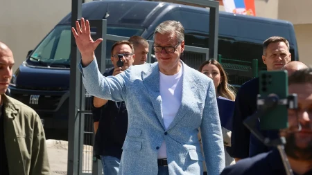Predsednik Srbije sa svojim narodom! Vučić obilazi Toplički okrug (VIDEO)