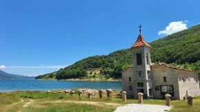Skandal! Penju se na crkvu " Svetog Nikole" u tangama! "Znaju li gde se nalaze?!" (FOTO/VIDEO)