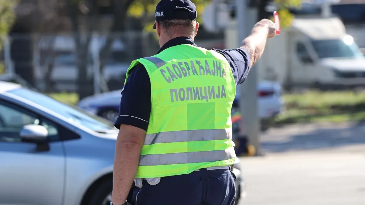 Uhapšen državljanin Švajcarske! Pokušao da podmiti saobraćajne policajce zbog prekoračenja brzine