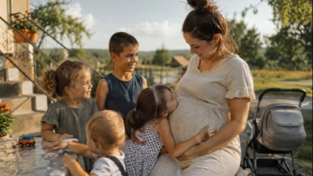 Stiže novčana pomoć i za peto i šesto dete! Najavljena nova mera, evo koliko država sada daje roditeljima