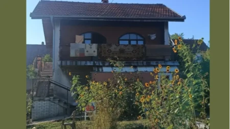Kuća nadomak Beograda za 42.000 evra: Čak 144 kvadrata, dva nivoa i dvorište