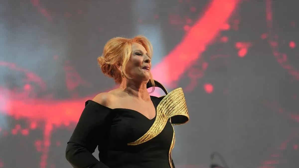 Ćanin sin Luka diplomirao: Izrastao u pravog frajera, a pevačica puca od ponosa (FOTO)