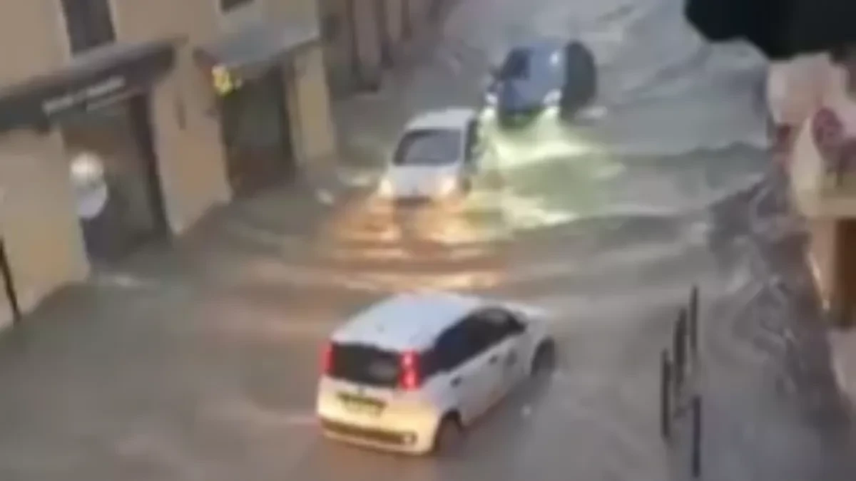 „Pogodila nas je vodena bomba“: Opšti haos u Italiji, ljudi izvlačeni iz automobila