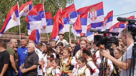 Vučić s narodom od severa do juga, blokaderi iz hlada broje uključenja!