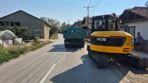 Vučić obećao pre 2 dana, danas se već radi! Počela izgradnja trotoara u Pejkovcu