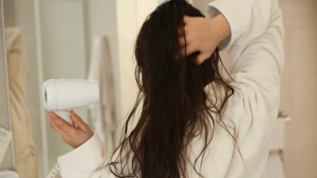 Kosu treba sušiti i leti: Samo ovako ćete uspeti da eliminišete oštećenja, biće kao da ste tek izašli iz salona