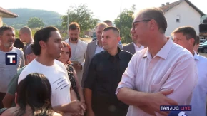 Spava sa majkom u jednom krevetu, Vučić ga saslušao i poručio: „Reci mi kako da pomognem“