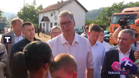 Vučić sa narodom: Predsednik obilazi sedam socijalno ugroženih porodica u Medveđi