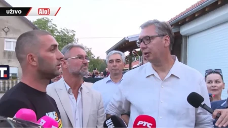 Vučić sa narodom:  Predsednik obilazi domaćinstvo porodice Ilić u naselju Kacabać