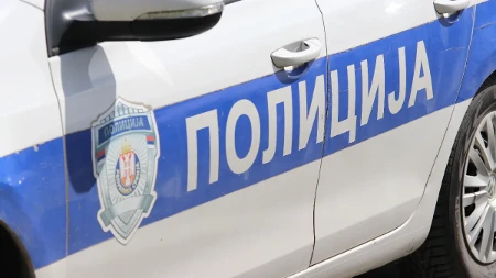 Podmukla krađa na Novom Beogradu: Dvojica mladića ženi strgli ogrlicu s vrata pred sam ulazak u autobus