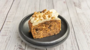 Kolač sa bananama i kokosom mami na parče više: Pravi desert za letnje dane