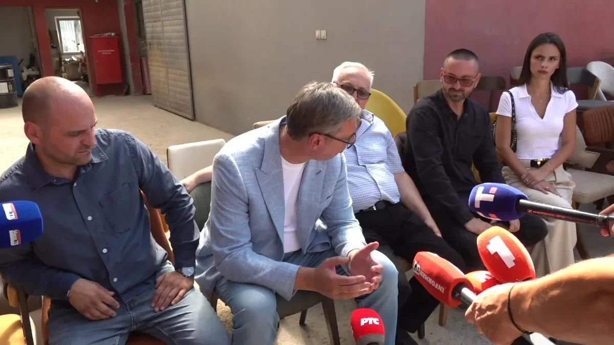 "To je toliko pametno pitanje, jer to diže ceo kraj! Razgovaraću sa generalom Mojsilovićem!" Vučić sa narodom u Surdulici (VIDEO)