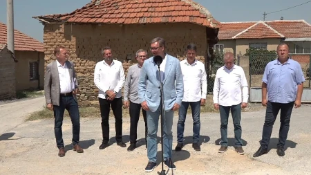 "Svako srpsko selo da dobije kompletnu putnu infrastrukturu za 20-25 dana!" Vučić izdao hitno naređenje saradnicima: Daću vam moj broj telefona, javite mi (VIDEO)