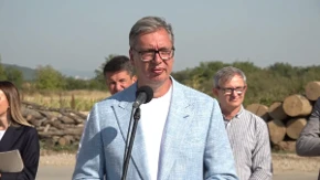 Vučić ispunio želju majci osmoro dece: Naći ćemo način da pomognemo deci sa udžbenicima!